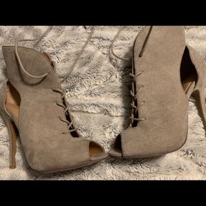 Creme open-toe shoes size 6